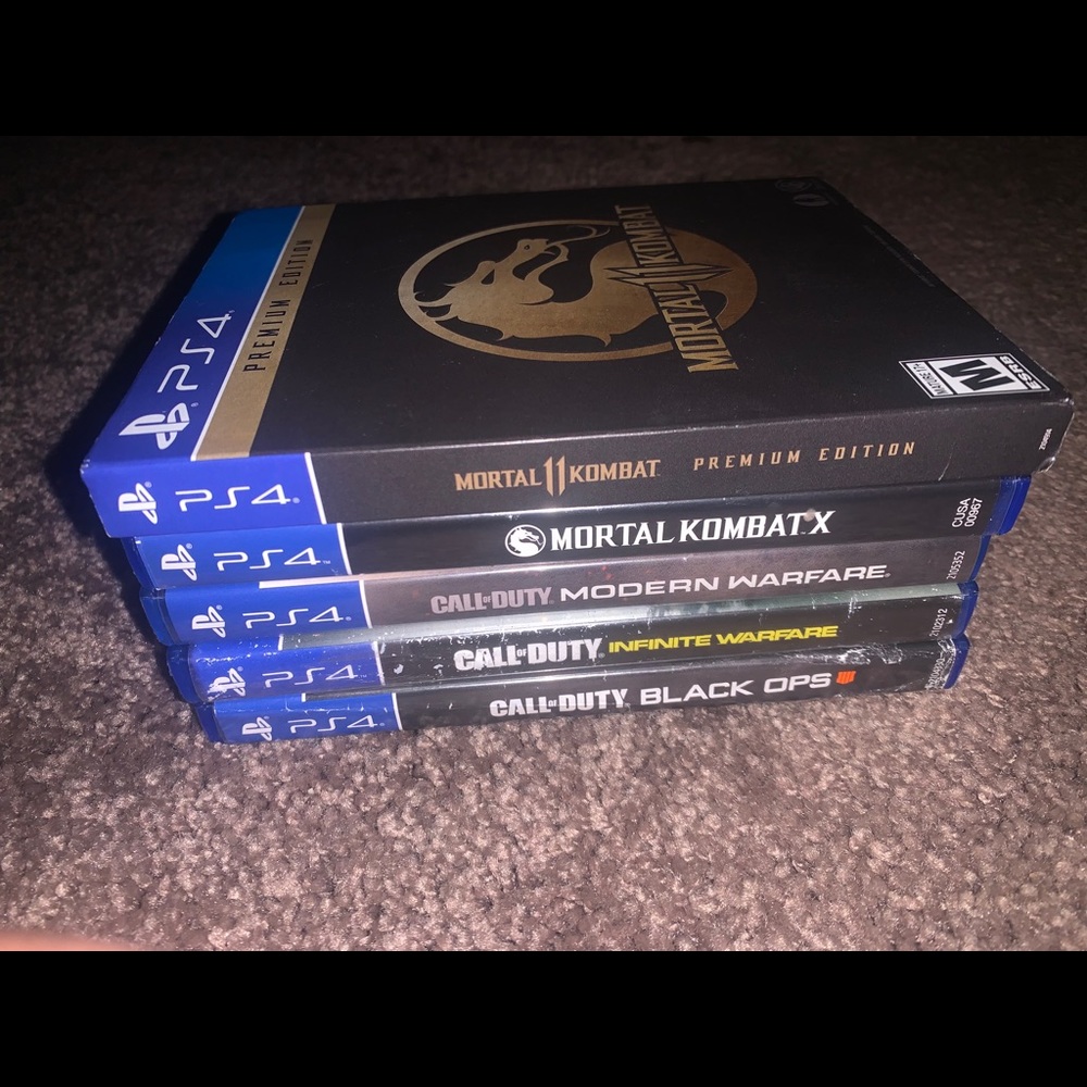 5 PlayStation 4 games with headset